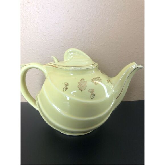 Retro Hall Teapot Canary Gold Label Parade Hook Yellow With Gold Oak Leaves 1950 - Picture 1 of 14